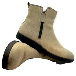 Women’s Ecco double zipper low cut leather boots